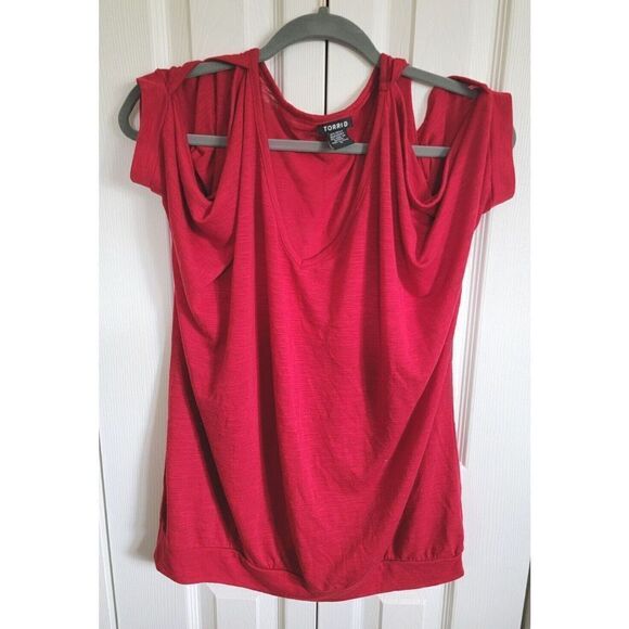 Torrid 0 Women's Red Georgette Cold Shoulder Short Sleeve Top Size 0 Cuffed Slee - Picture 1 of 5
